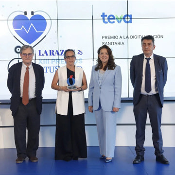 Foto de los empleados de Teva con el premio.